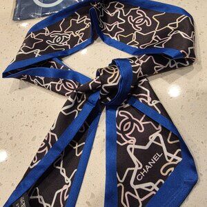 Scarf multi purpose.